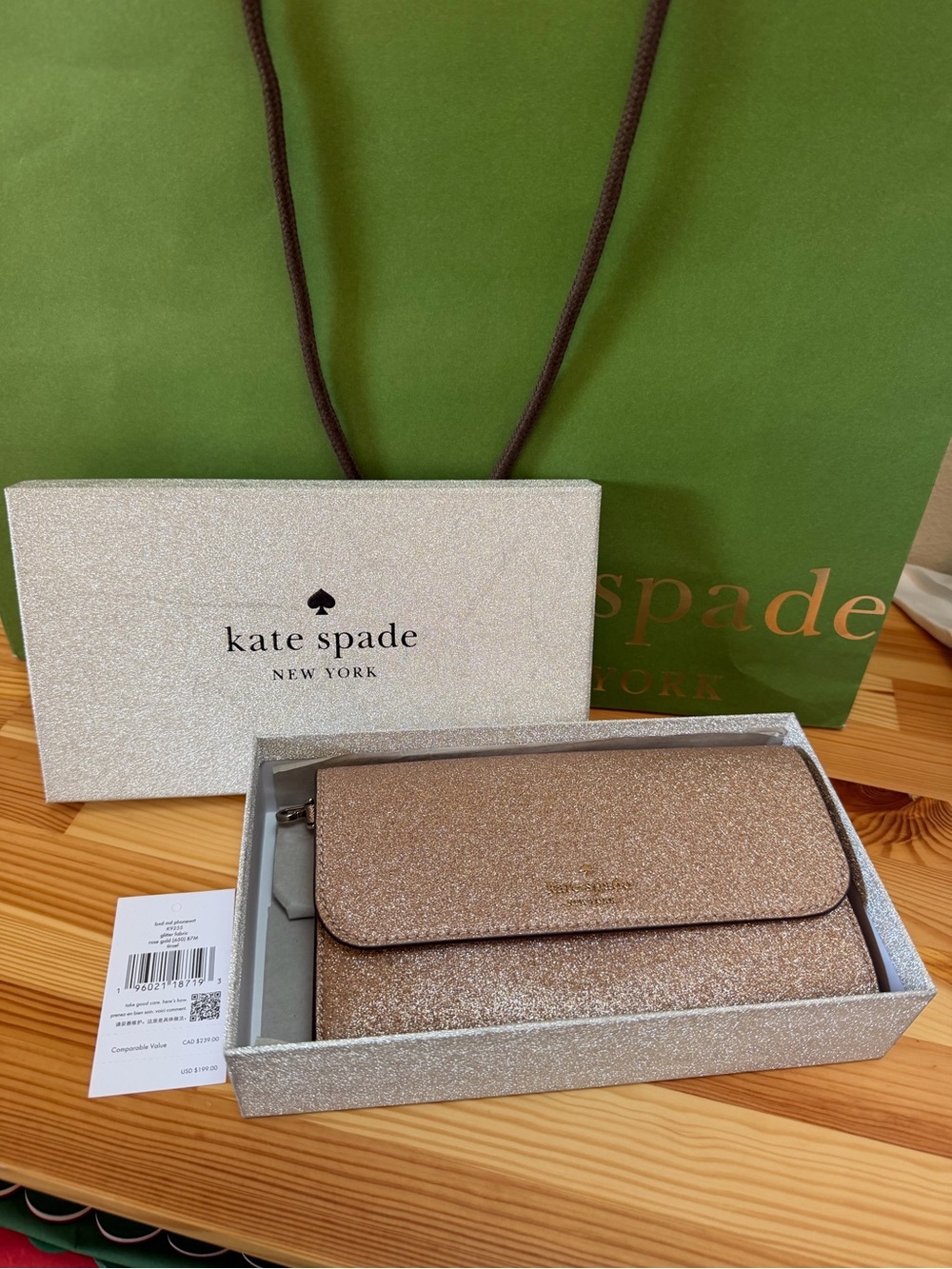 ✨ NWT Kate Spade New York Tinsel Boxed Medium Phone Wristlet✨